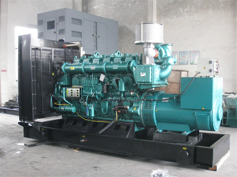 靖边200KW 柴油发电机的油耗是多少？